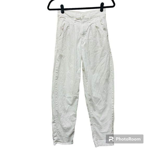 Levi’s White Pleated Balloon Leg Pants - Picture 2 of 13